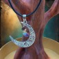 Pendentif Lune et Chakras – Harmonie & Énergie Cosmique